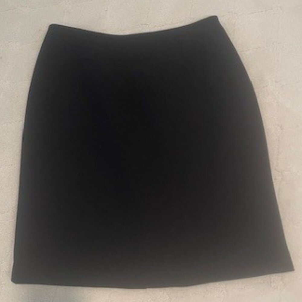 Tahari Black Fully Lined just above the knee length Skirt – Sz 6 Petite